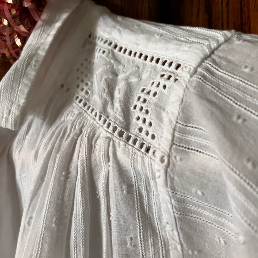 American Eagle White Eyelet top